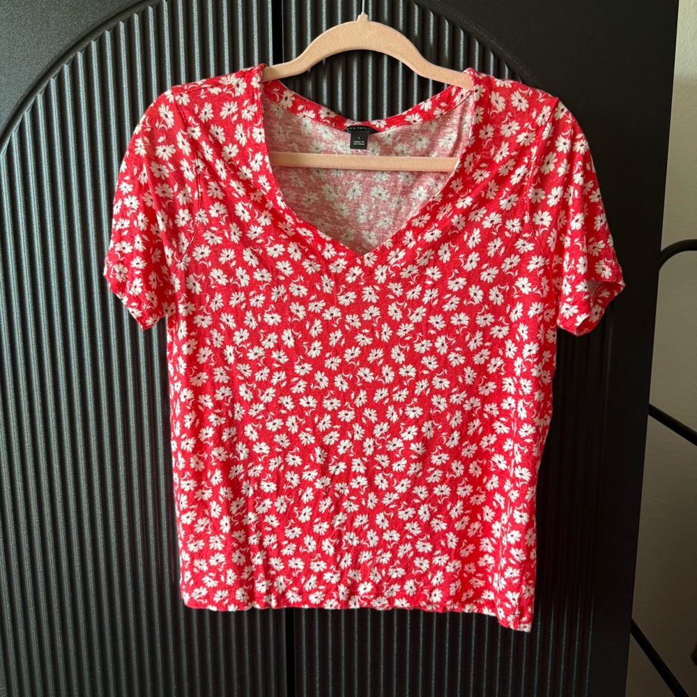 Ann Taylor Red Floral Short Sleeve Top ✨